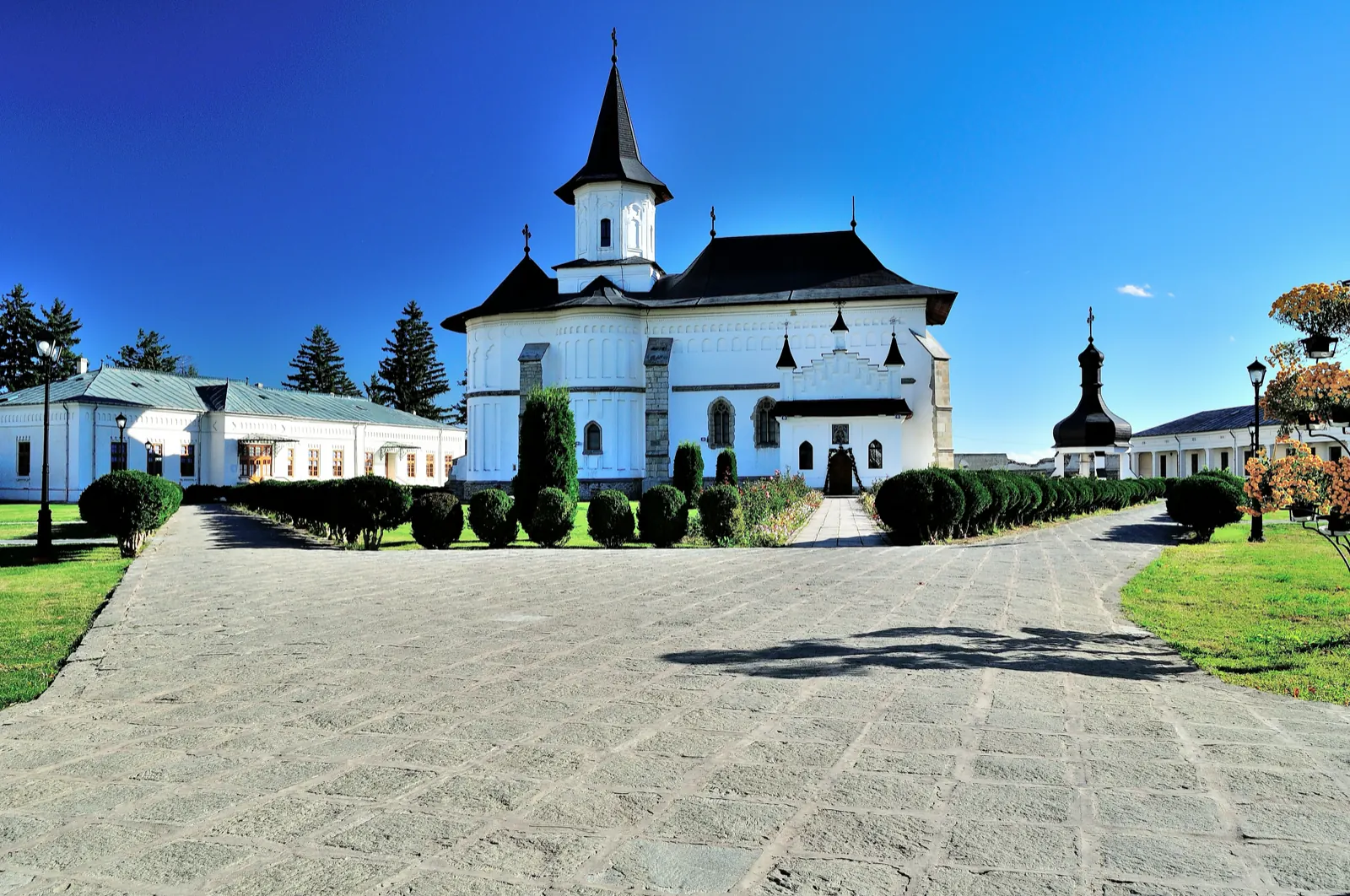 Catedrala Arhiepiscopală din Roman – Colecția muzeală