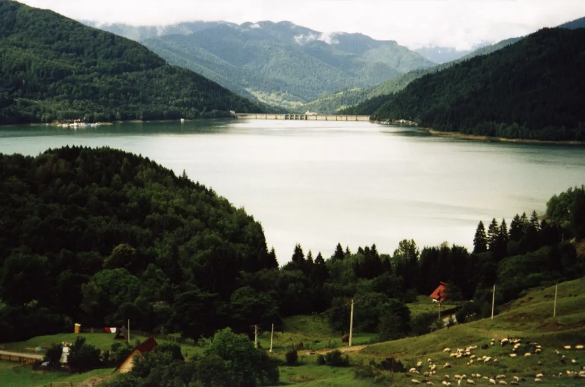 Photo 2 of 3, Izvorul Muntelui Lake (Lake Bicaz)