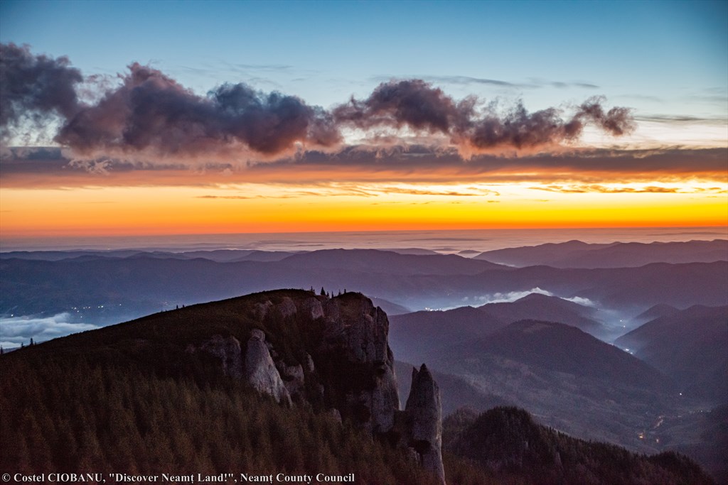 Sunset and sunrise on top of Ceahlau Massif – photo 1