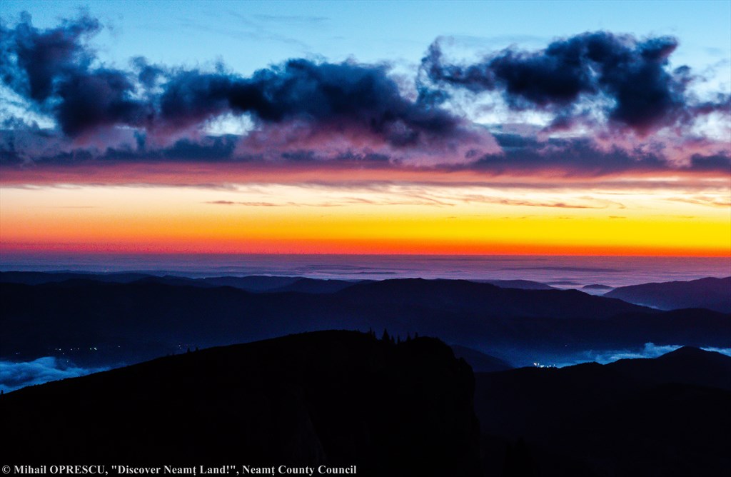 Sunset and sunrise on top of Ceahlau Massif – photo 12