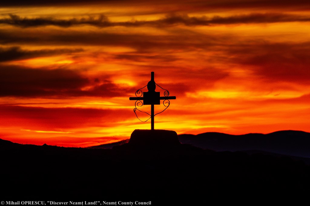 Sunset and sunrise on top of Ceahlau Massif – photo 16