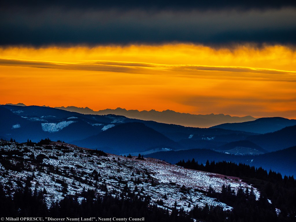 Sunset and sunrise on top of Ceahlau Massif – photo 19