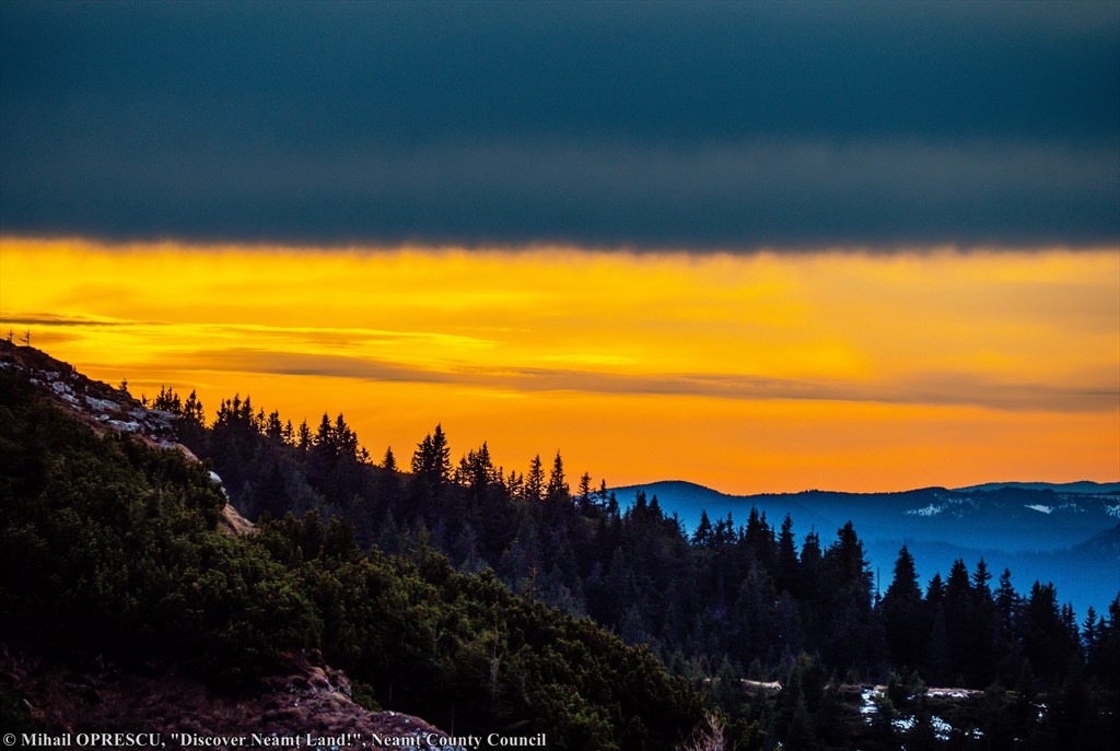 Sunset and sunrise on top of Ceahlau Massif – photo 22