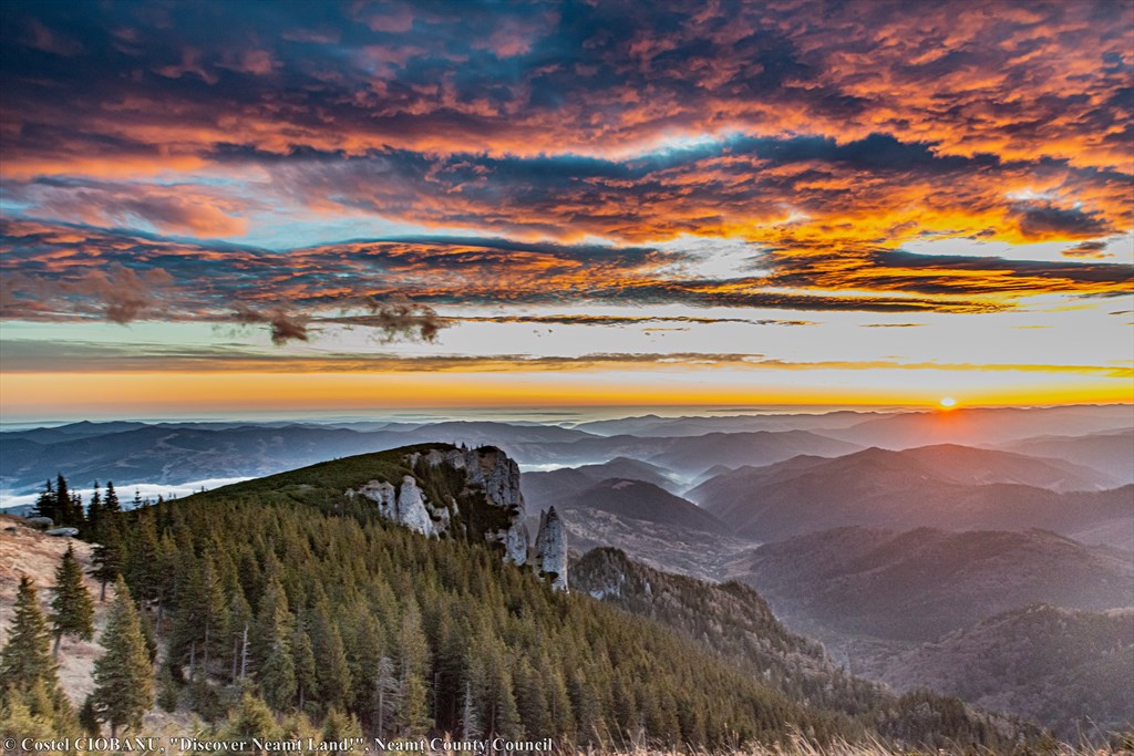 Sunset and sunrise on top of Ceahlau Massif – photo 26