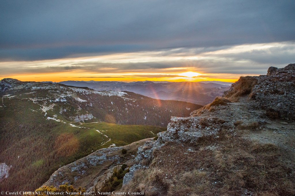 Sunset and sunrise on top of Ceahlau Massif – photo 5