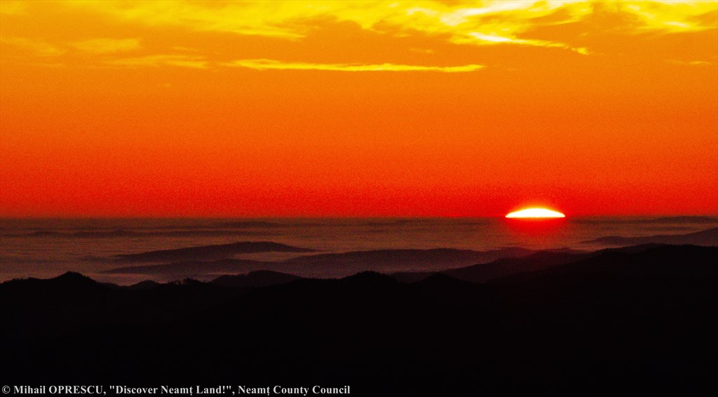 Sunset and sunrise on top of Ceahlau Massif – photo 30