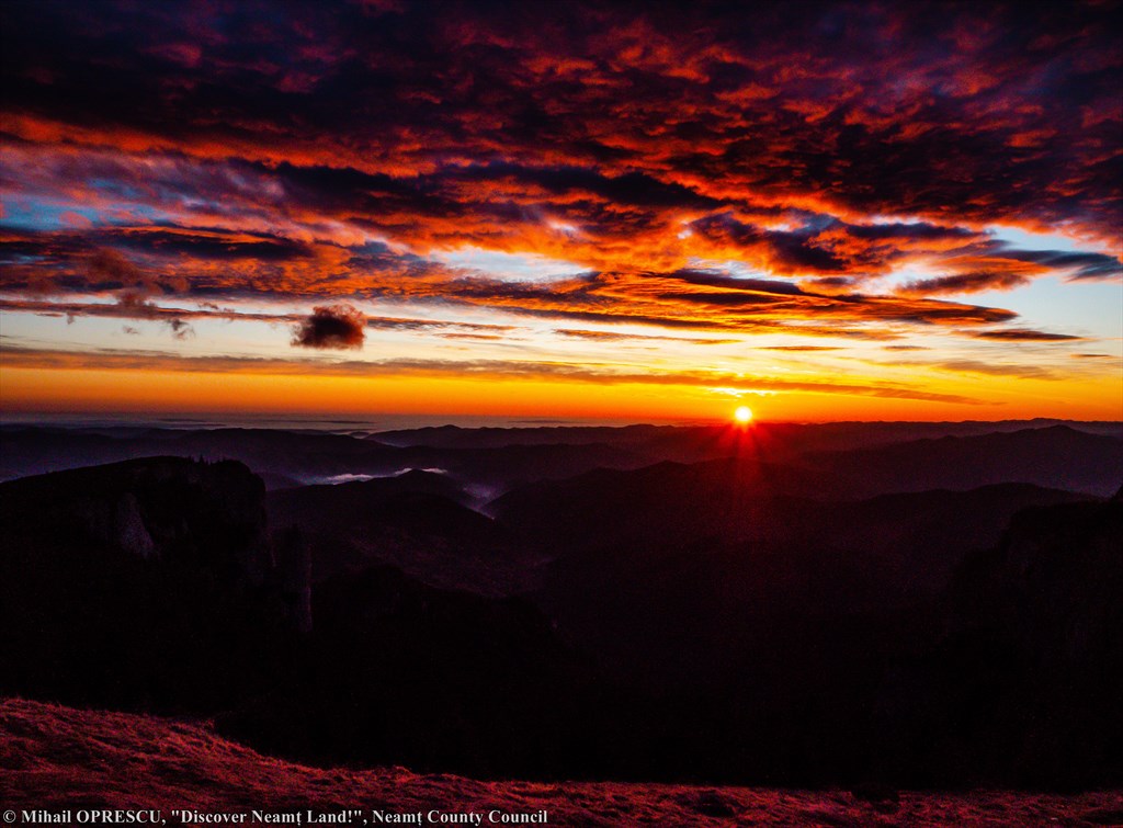 Sunset and sunrise on top of Ceahlau Massif – photo 7