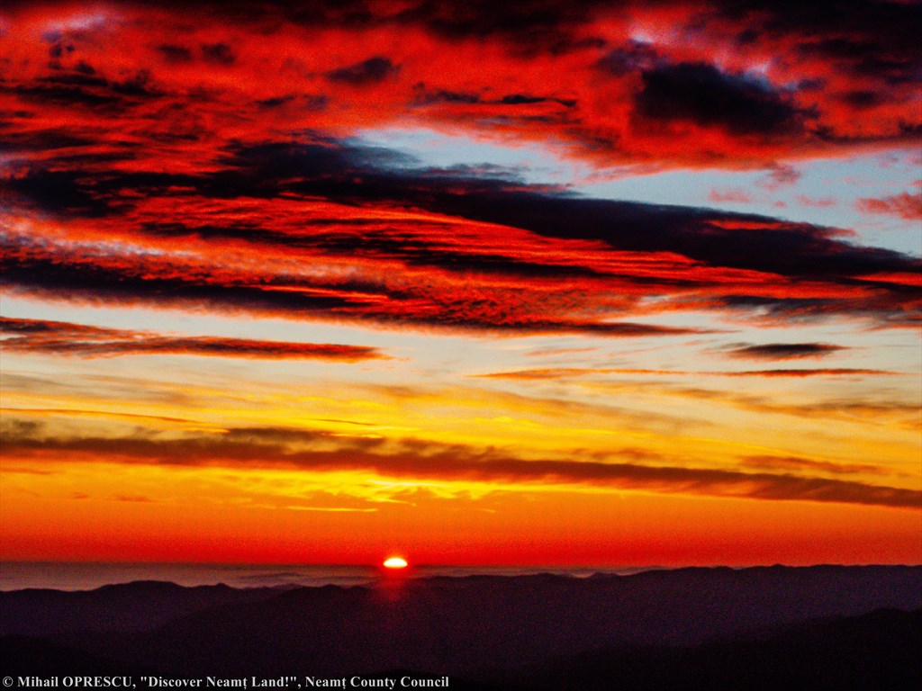 Sunset and sunrise on top of Ceahlau Massif – photo 8