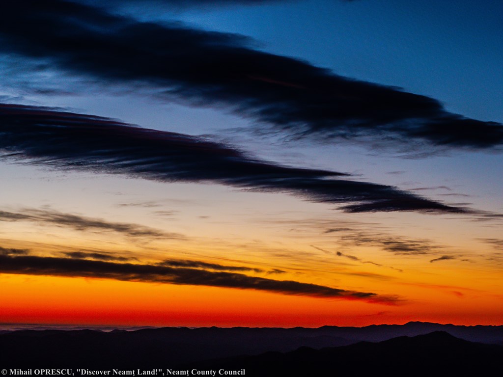 Sunset and sunrise on top of Ceahlau Massif – photo 9