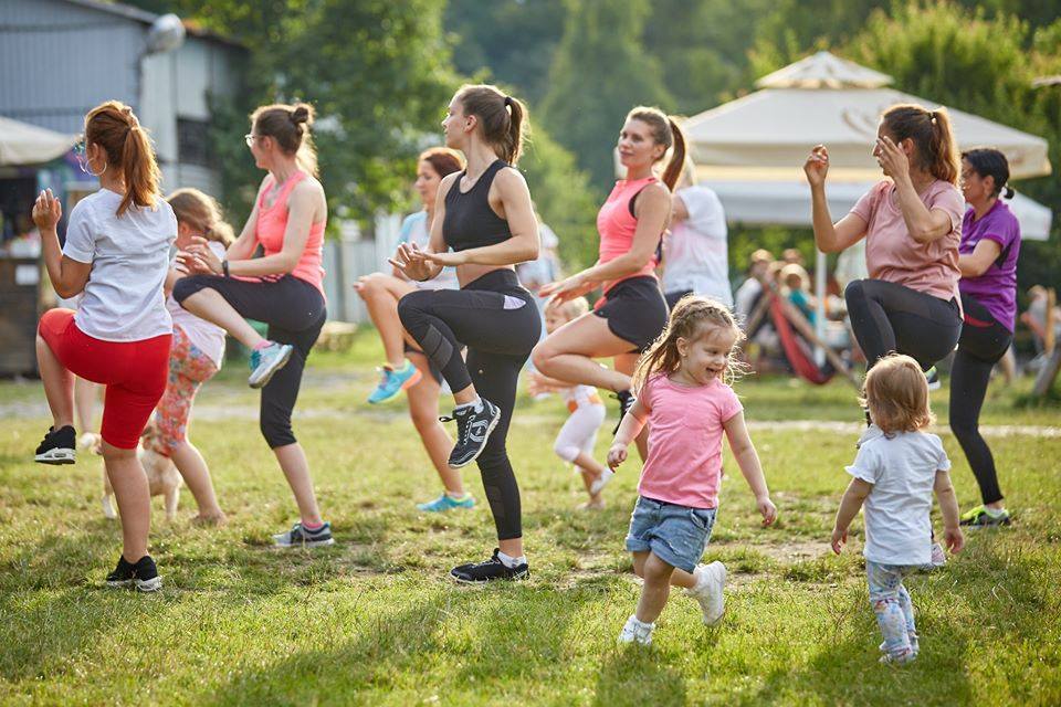 Keep fit and have fun! Pilates and zumba on the shore of Lake Bâtca Doamnei – fotografia 1
