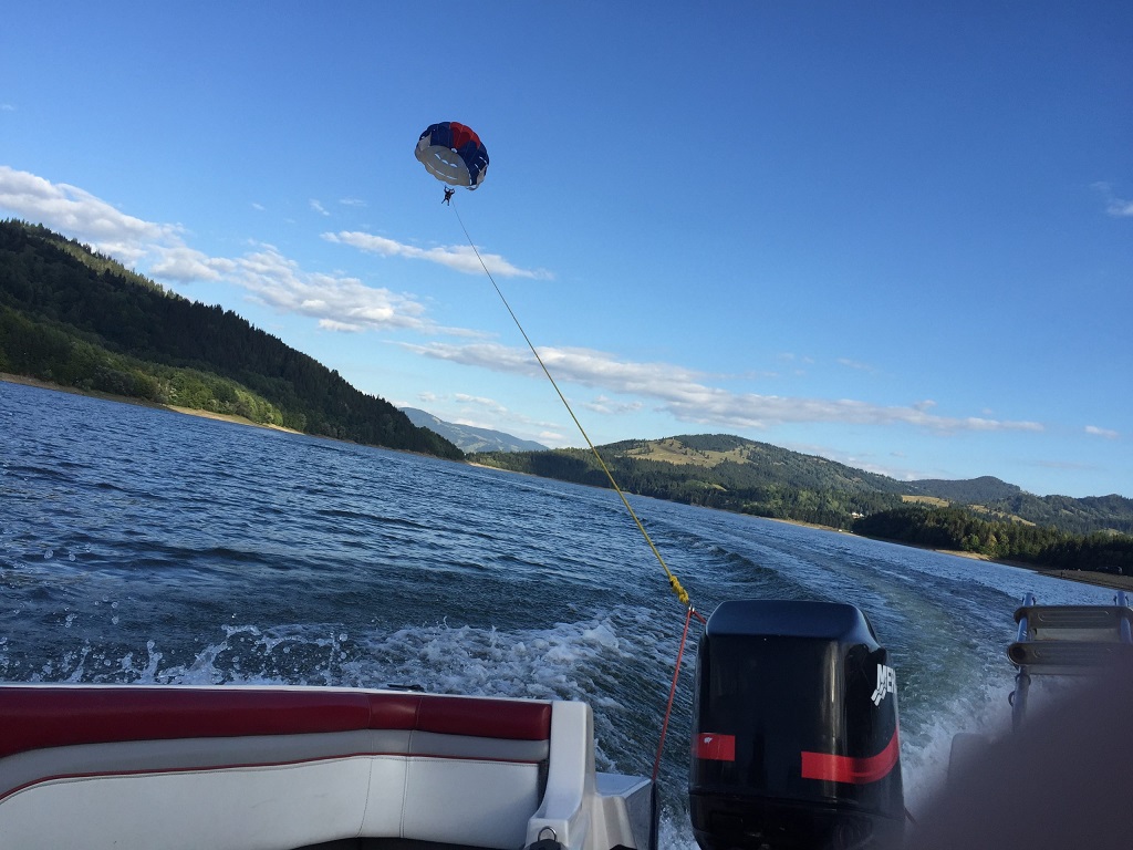 Leisure and adrenaline on Lake Izvorul Muntelui – photo 9