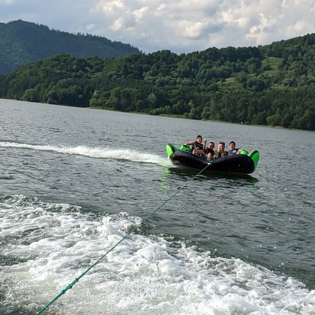 Leisure and adrenaline on Lake Izvorul Muntelui – photo 2
