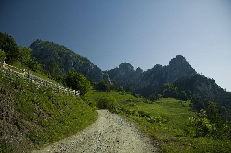 Hiking from Cheile Bicazului to Barnadu Village and Vithovos Peak