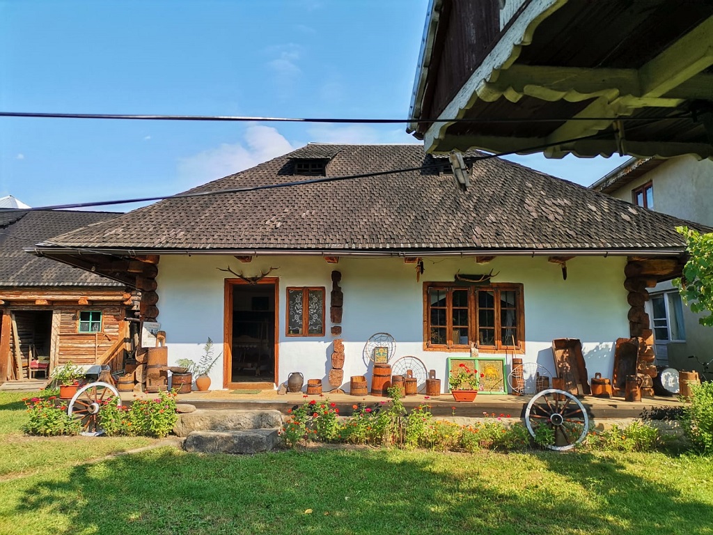 A 200-year-old house in Neamț – a treasure chest of ancestral values – photo 1