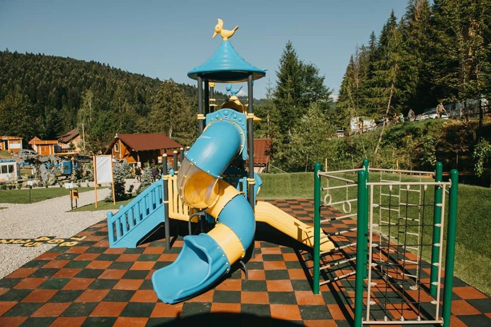Durău Park – Amusement Park during Summer & Ski Slope during Winter – fotografia 9