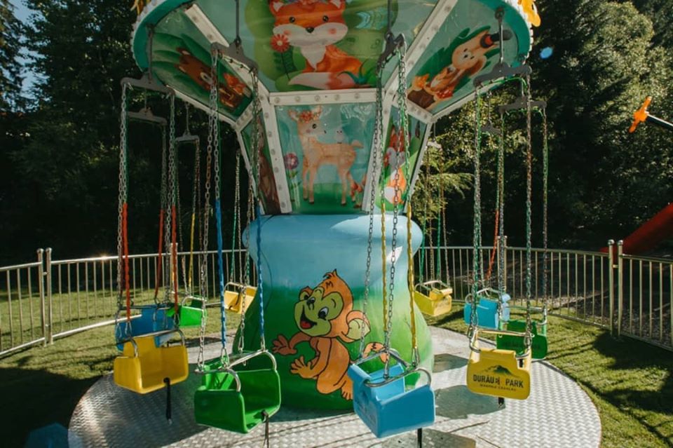 Durău Park – Amusement Park during Summer & Ski Slope during Winter – fotografia 4