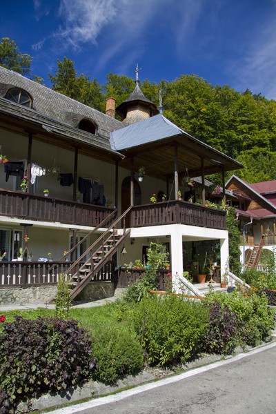 Sfanta Cruce Monastery