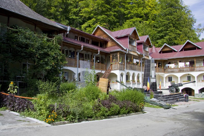 Sfanta Cruce Monastery