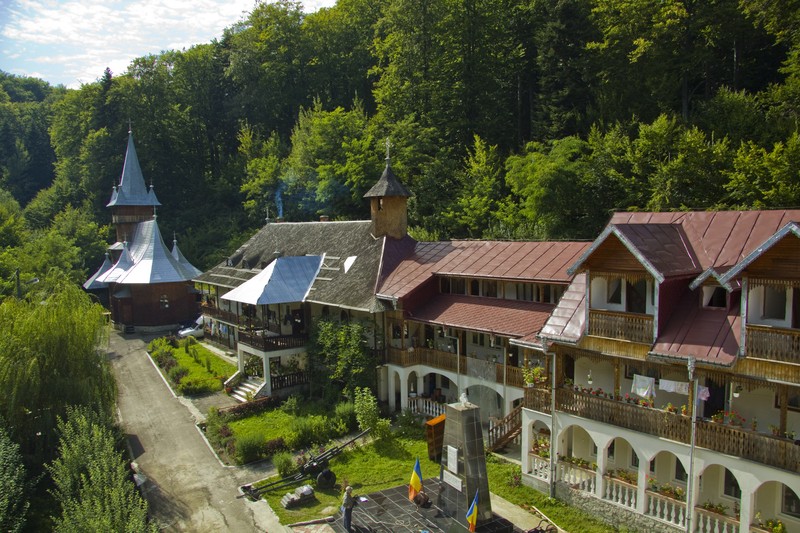 Sfanta Cruce Monastery