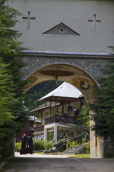 Sfanta Cruce Monastery