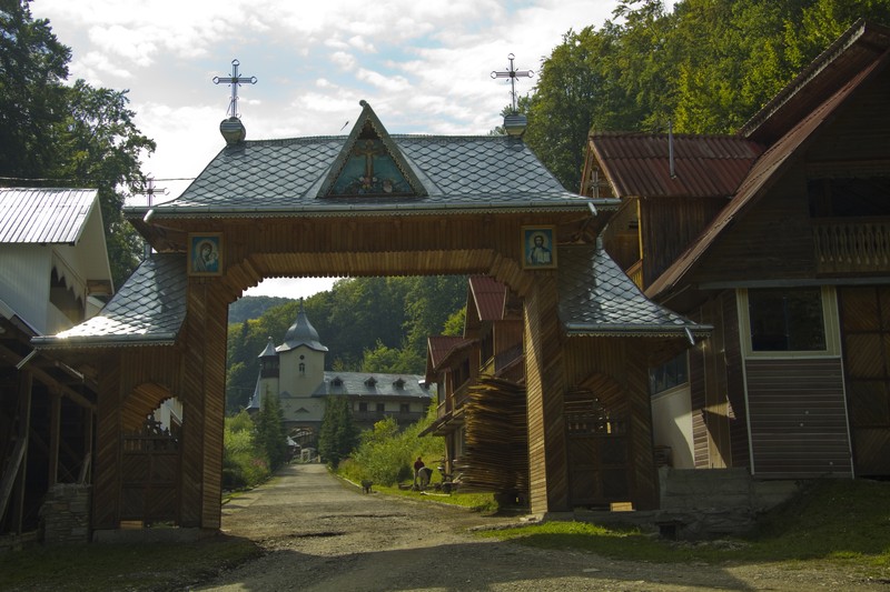 Sfanta Cruce Monastery