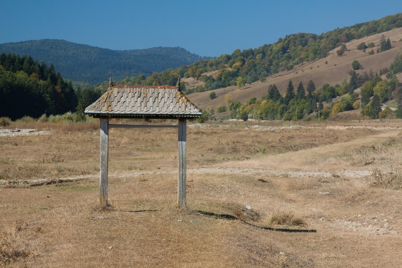 The road from Cracaul Negru to Cuejdel Lake