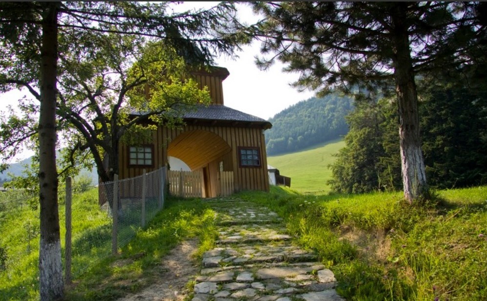 The Horăicioara Convent`s Spring, a place of healing – photo 2