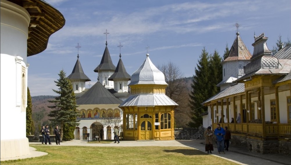 The Holy Week – time for a meaningful trip to the monasteries in Neamț – fotografia 2
