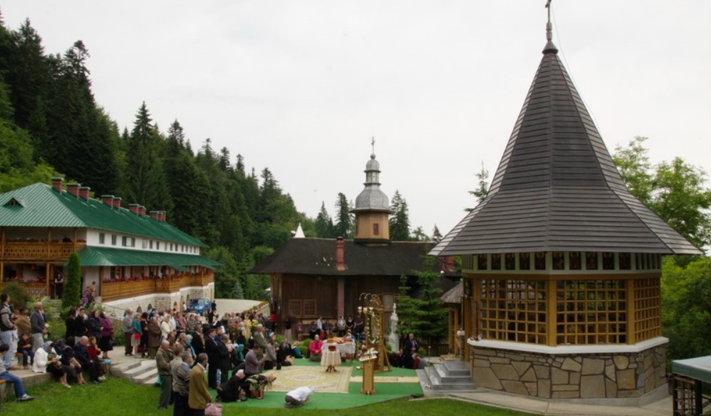 The Holy Week – time for a meaningful trip to the monasteries in Neamț – fotografia 15