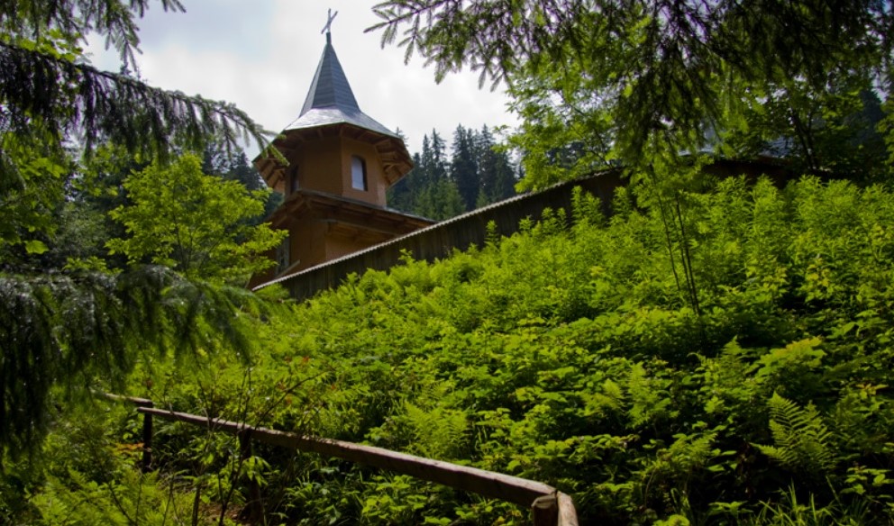The Holy Week – time for a meaningful trip to the monasteries in Neamț – fotografia 3