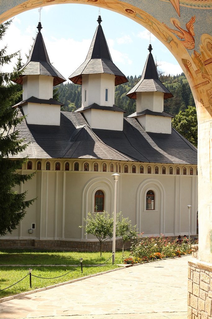 The Holy Week – time for a meaningful trip to the monasteries in Neamț – fotografia 23