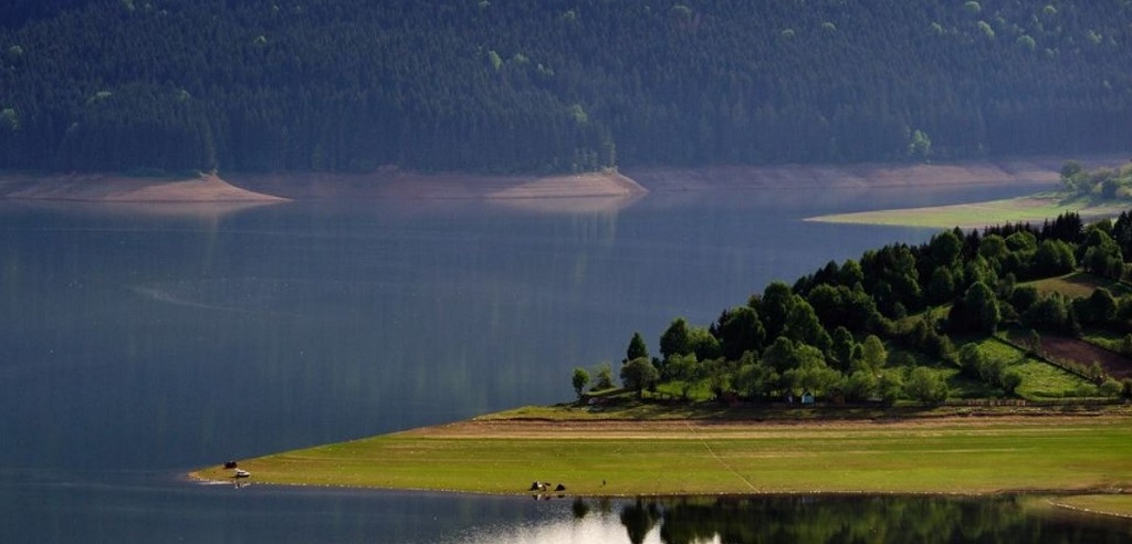 Traveling the great mountain Ceahlău. From Izvorul Muntelui Chalet to the top of the massif