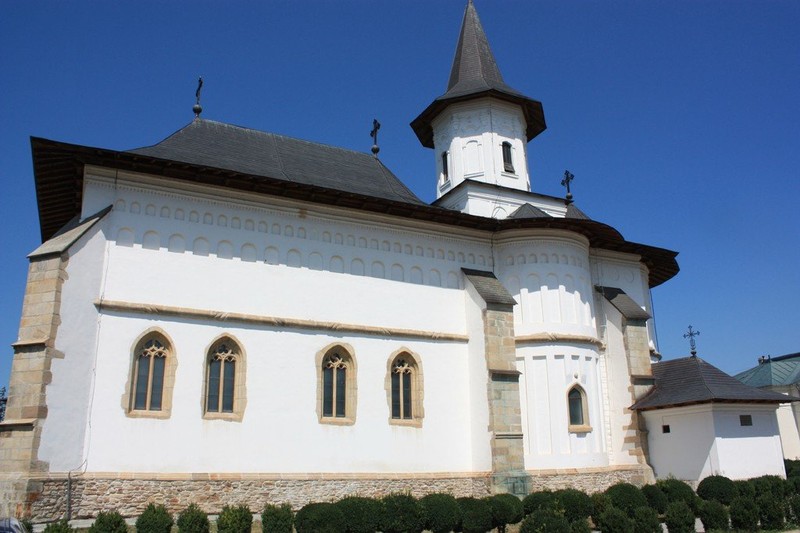 Romania Turism - Catedrala Episcopala Roman