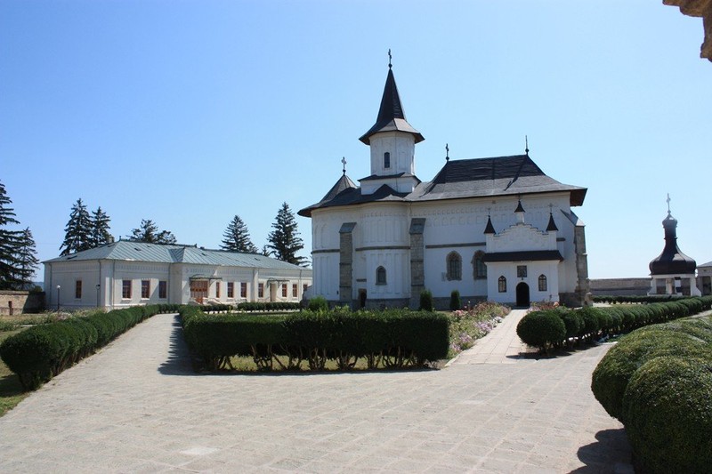 Romania Turism - Catedrala Episcopala Roman
