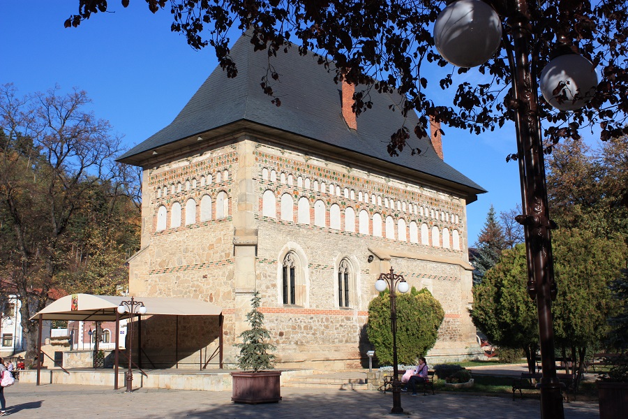 Biserica “Sfantul Ioan Botezatorul” de la Curtea Domnească din Piatra Neamt – photo 1