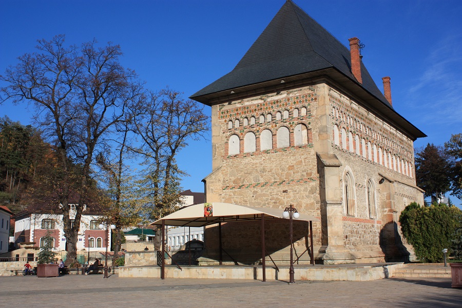 Biserica “Sfantul Ioan Botezatorul” de la Curtea Domnească din Piatra Neamt – photo 2