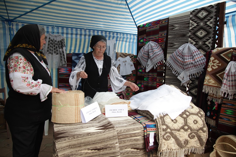 Țesăturile și alte textile populare de casă – fotografia 39