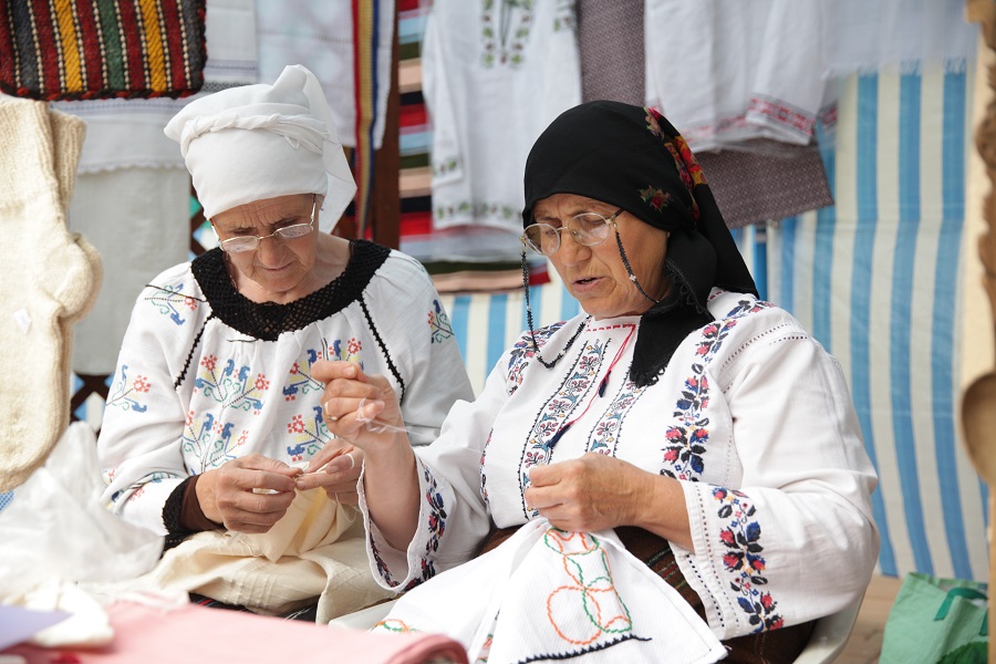 Țesăturile și alte textile populare de casă – fotografia 40
