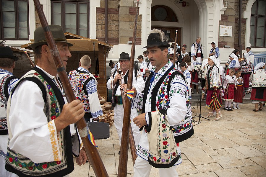 Țesăturile și alte textile populare de casă – fotografia 44