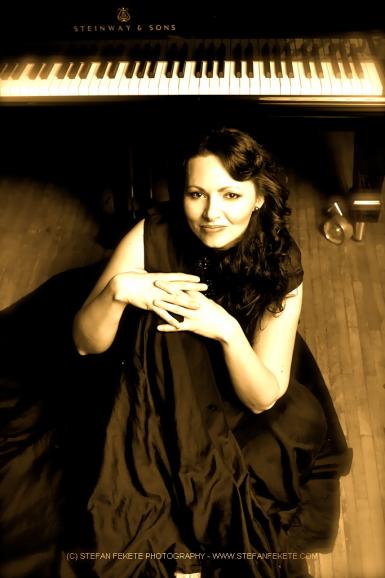 „ROMANTISSIMO”, recital pianistic susținut de SILVIA SBÂRCIU la Piatra Neamț – fotografia 1
