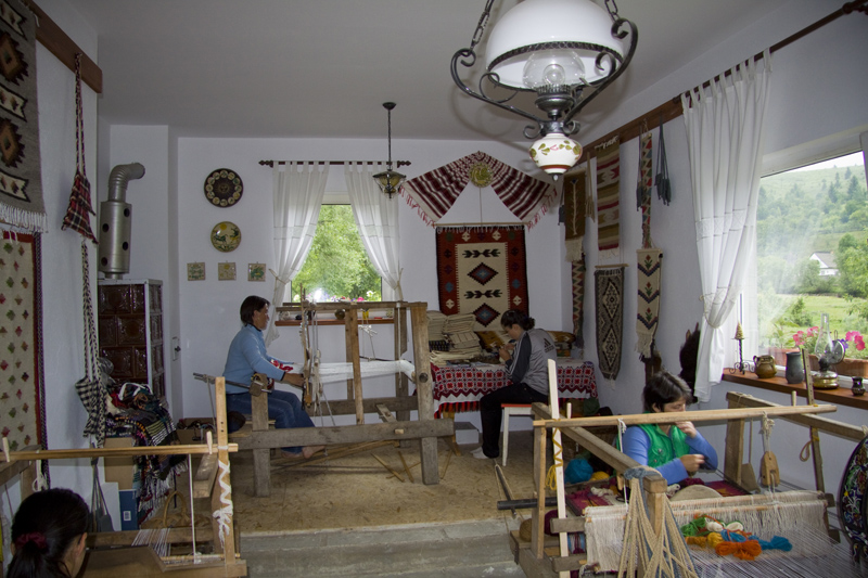 Rodica Ciocartau - mester popular din Pipirig, judetul Neamt