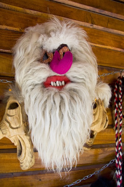 Masca traditionala in atelierul mesterului Ionela Lungu