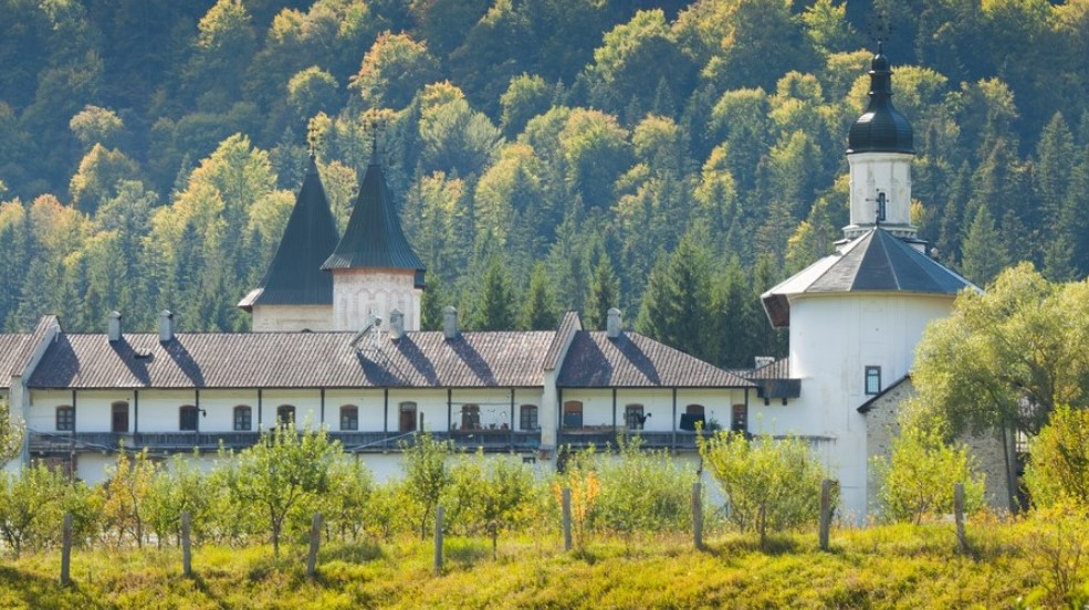 Pe cărarea mănăstirilor în Neamț