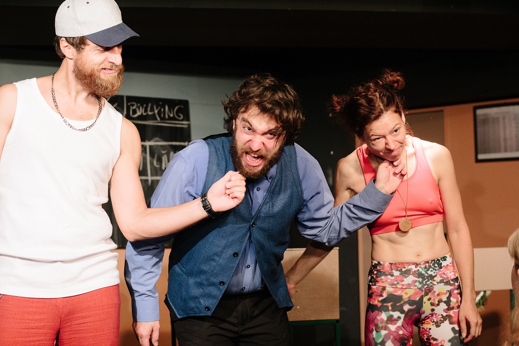 Pemiera SCHOOL feat. COOL închide stagiunea la Teatrul Tineretului – în weekend, 28-29 iulie