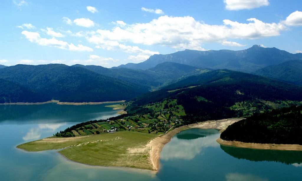 Masivul Ceahlău, Lacul Bicaz, Izvorul Alb