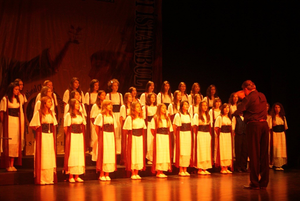 Concerte de colinde, în cadrul stagiunii muzicale, la Roman și Târgu Neamț