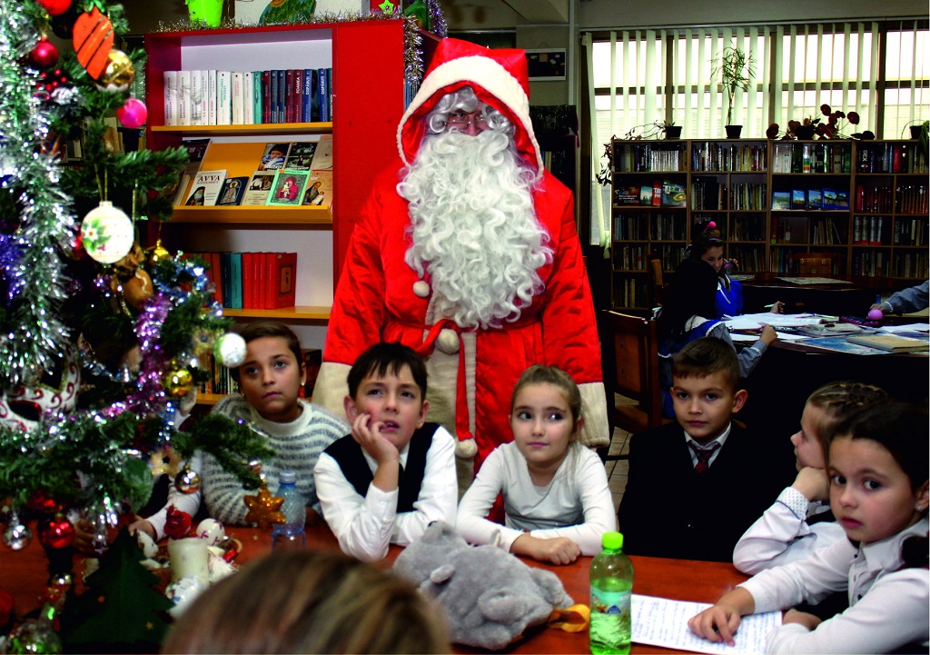 Atelierele lui Moș Crăciun, la Biblioteca Județeană