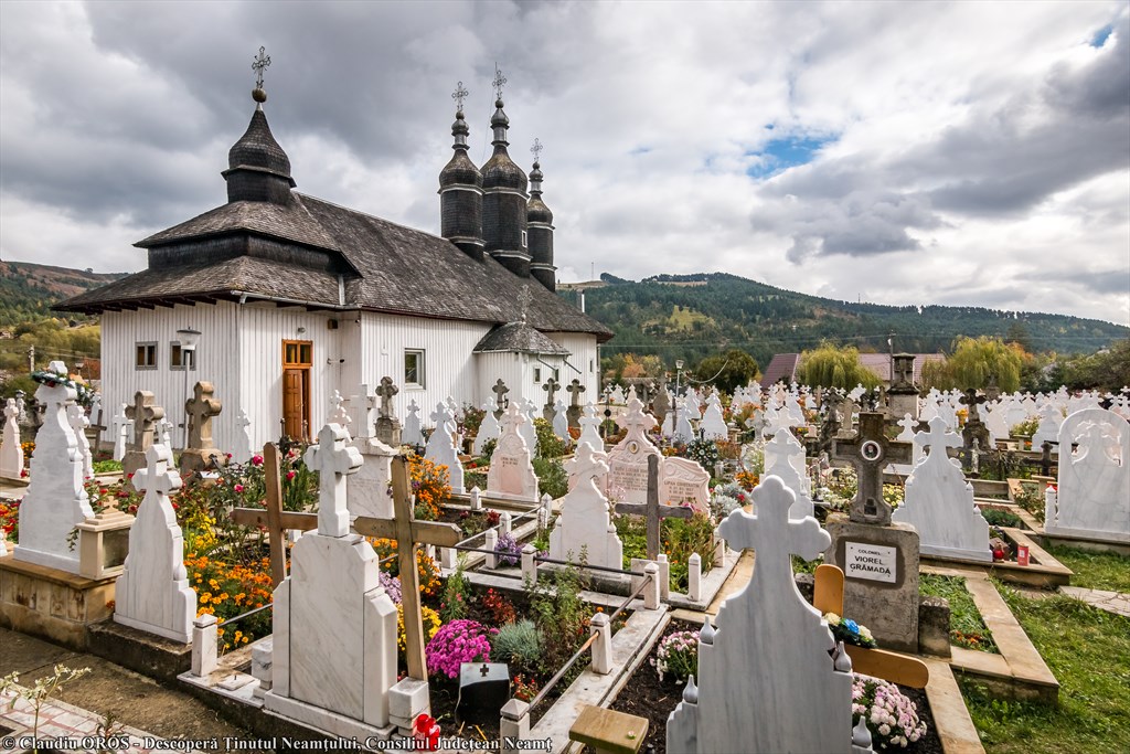 Colț de rai în Neamț: biserica Sfântul Nicolae din Pipirig