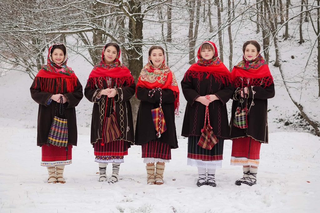 „Sânzienele” din Neamț vă colindă – fotografia 6