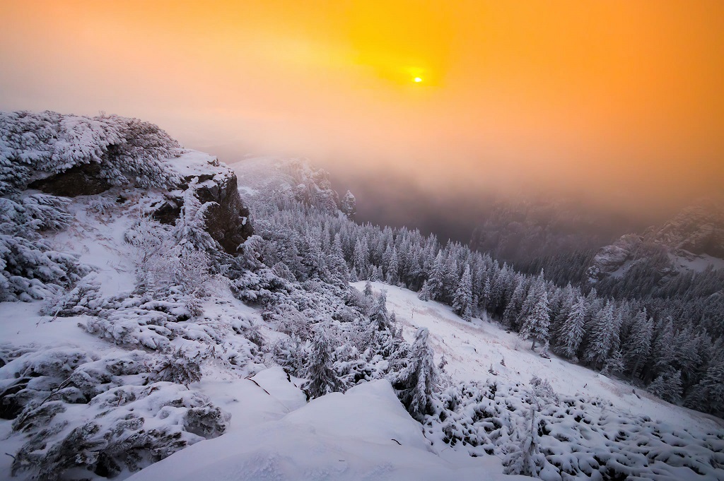 Spectacol de lumină, sus pe Ceahlău, printre nori! – fotografia 9